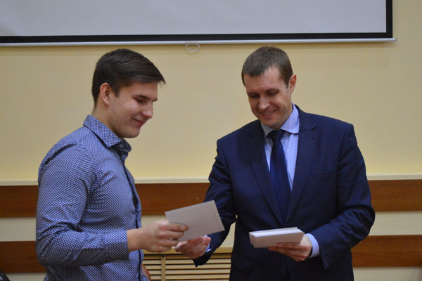 Мечта стать врачом. Ректор вручил свидетельства об окончании  заочных подготовительных курсов будущим абитуриентам.  