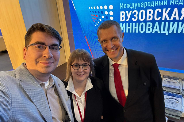 СОТРУДНИКИ РЯЗГМУ УСПЕШНО ПРЕДСТАВИЛИ ПРОЕКТЫ НА МЕДИЦИНСКОМ ФОРУМЕ В МОСКВЕ