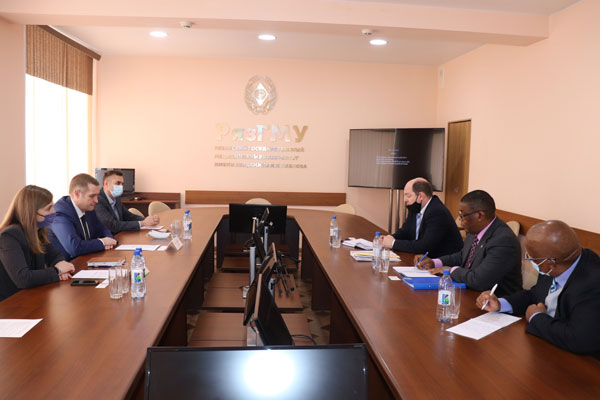 DELEGATION DU GOUVERNEMENT DE L'AFRIQUE DU SUD A VISITE L'UNIVERSITE D'ETAT DE MEDECINE DE RIAZAN