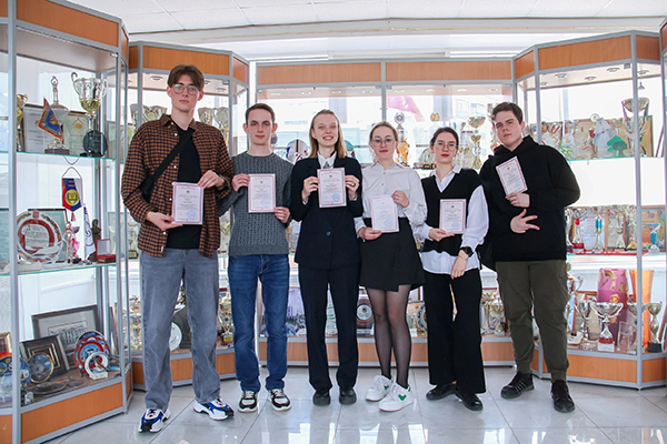 ВРУЧЕНИЕ СВИДЕТЕЛЬСТВ ОБ ОКОНЧАНИИ МЕДИЦИНСКИХ КЛАССОВ 