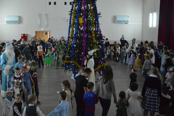 Новогоднее представление у Елки