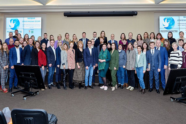 Лучшие практики по работе с талантливой иностранной молодежью обсудили в ЭТНОМИРЕ