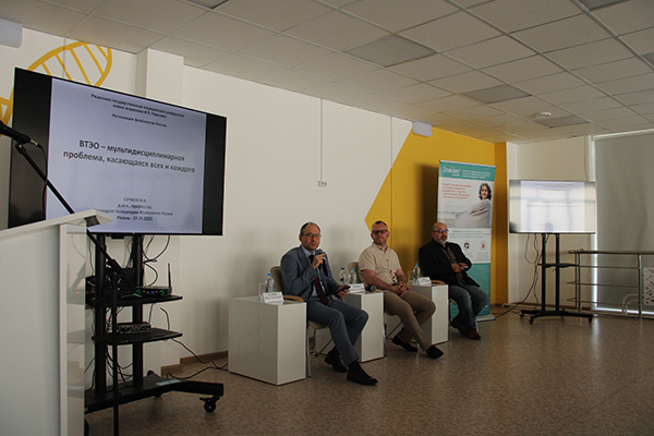 В РЯЗГМУ ПРОШЛА КОНФЕРЕНЦИЯ, ПОСВЯЩЁННАЯ ЛЕЧЕНИЮ ТРОМБОЗА